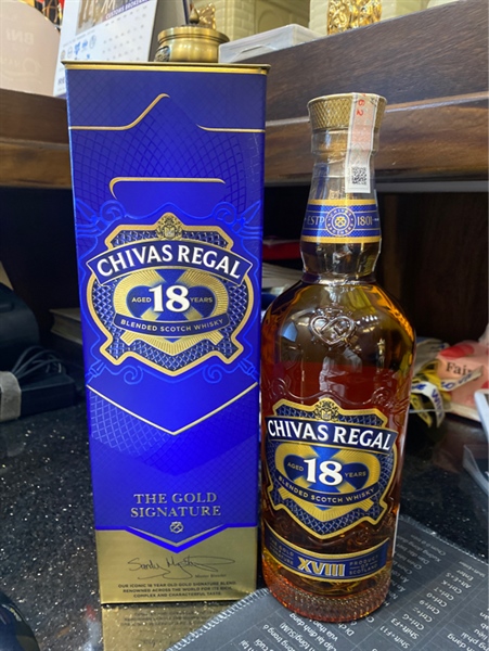 Rượu Whisky Chivas Regal 18YO Gold Signature
